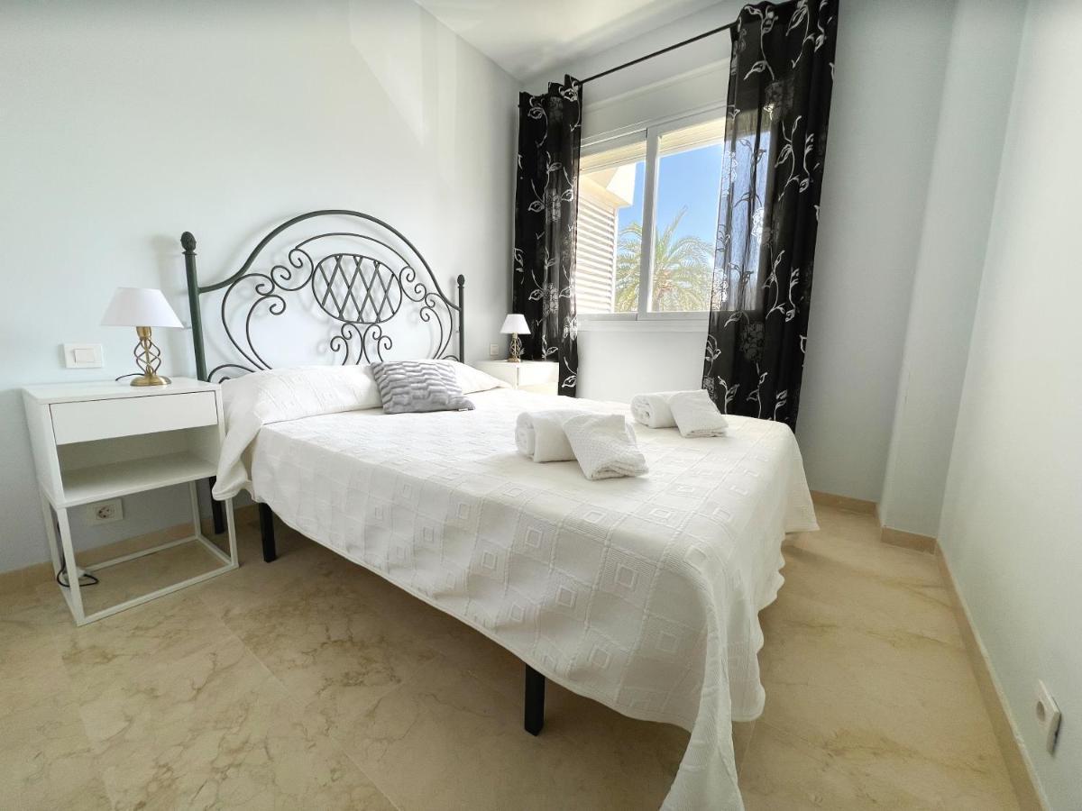 3 Bed Las Petunias, San Pedro Marbella Bagian luar foto