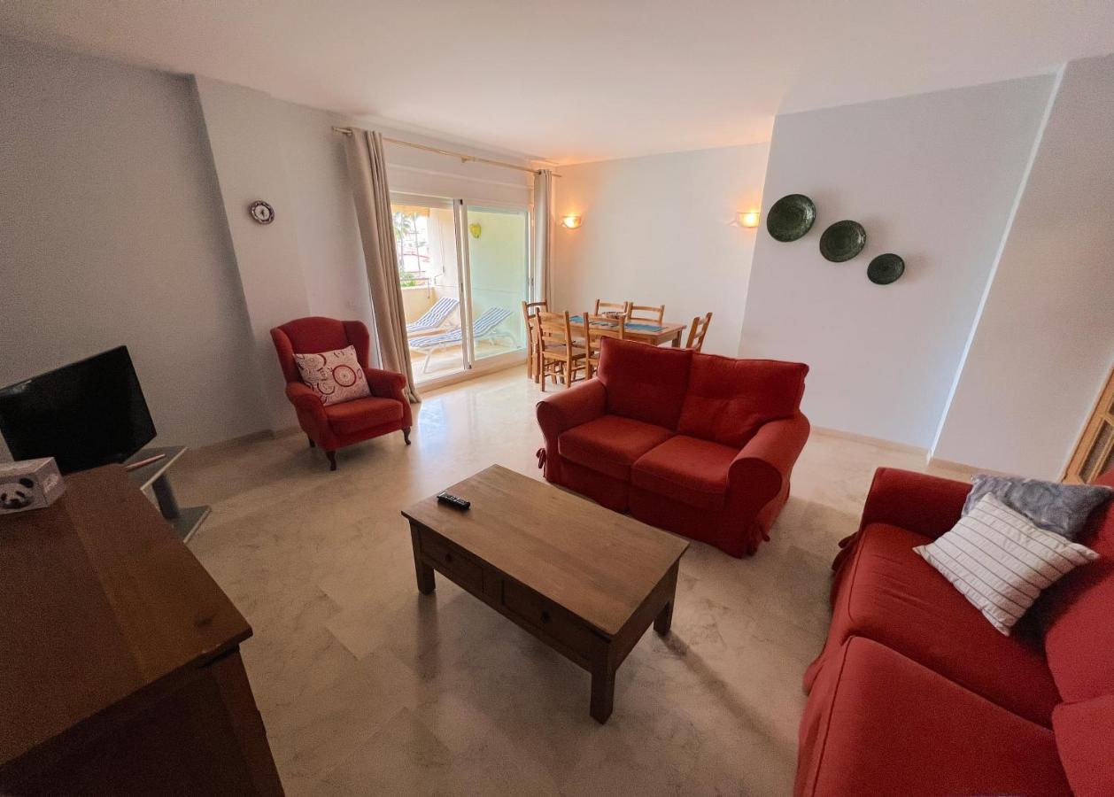 3 Bed Las Petunias, San Pedro Marbella Bagian luar foto