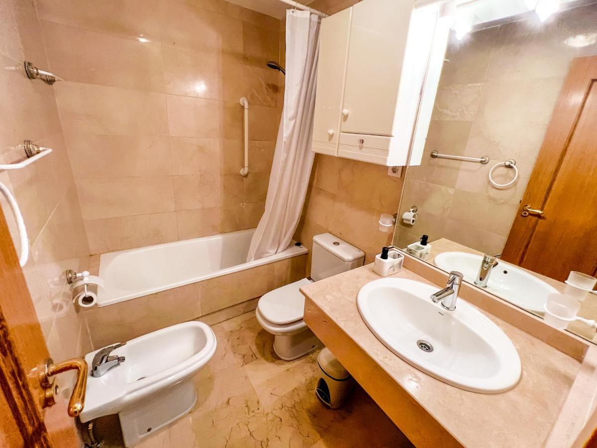 3 Bed Las Petunias, San Pedro Marbella Bagian luar foto